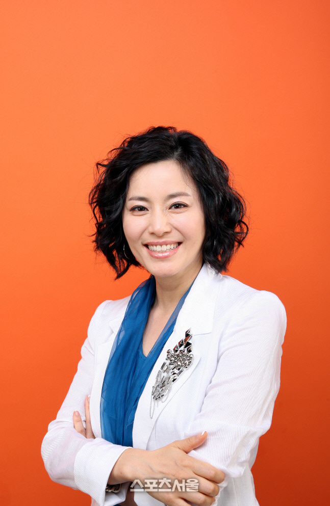 1987年甄美里与演员林英奎结婚,生下李侑菲和李多寅两姐妹,1993年离婚