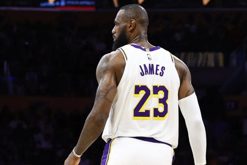 美媒晒过去十年最受欢迎的十支球队,17年雷霆最受欢迎