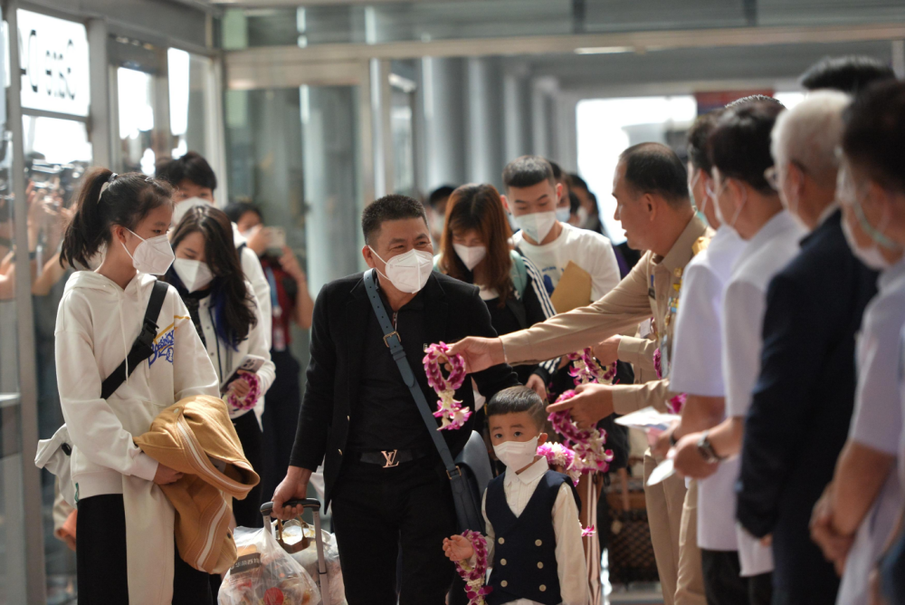 苦等中国旅客3年，越南摆出“大阵仗”迎接：下飞机就送鲜花和红包译林模块十课本答案2023已更新(哔哩哔哩/微博)译林模块十课本答案