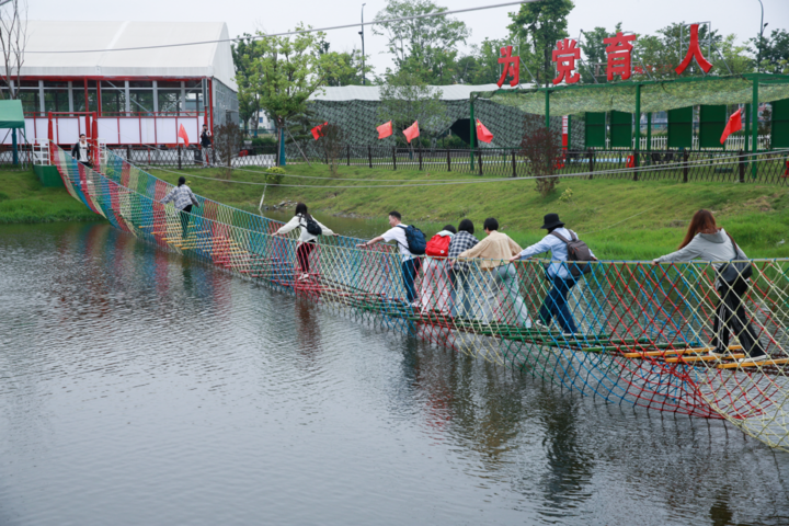 活动首站来到浙江军创园,这里是河庄退役军人返乡创