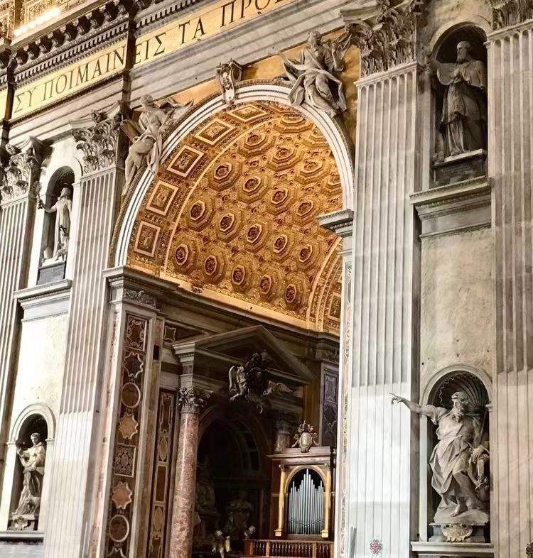 参观梵蒂冈圣彼得大教堂