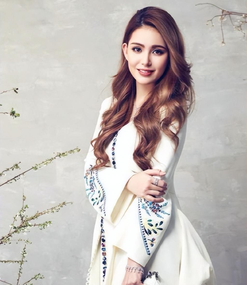 昆凌:打败蔡依林侯佩岑,迷住大17岁周杰伦,靠的可不是美貌_腾讯新闻