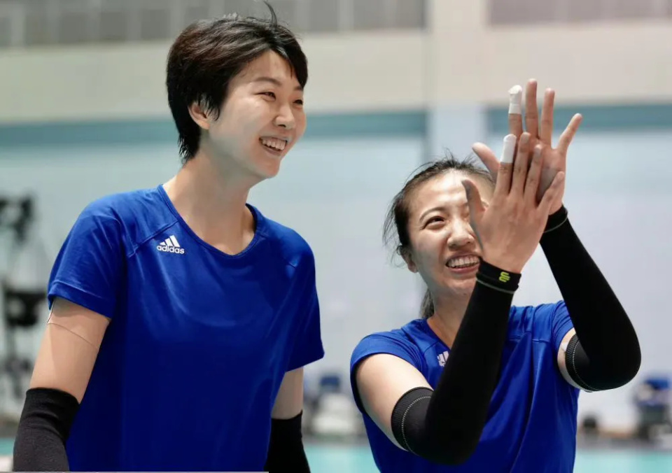 丁霞归队训练照曝光中国女排二传位置补强蔡斌或不再启用姚迪