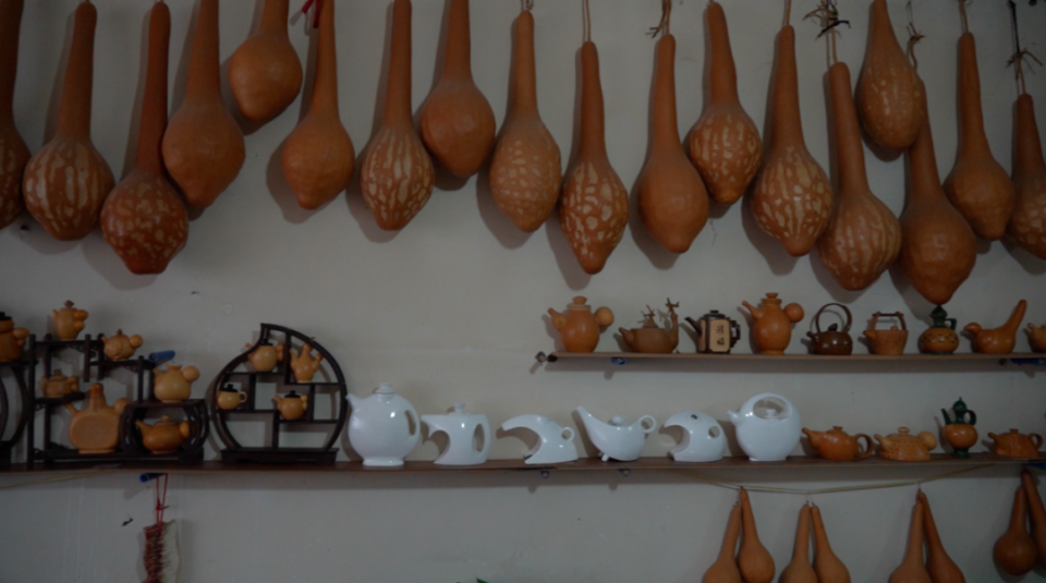 真实版葫芦爷爷七旬老人创作葫芦壶两百多个