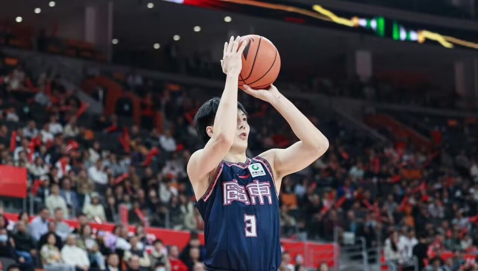 广东轻取山东豪取六连胜:周琦10中8砍21 8 胡明轩20分