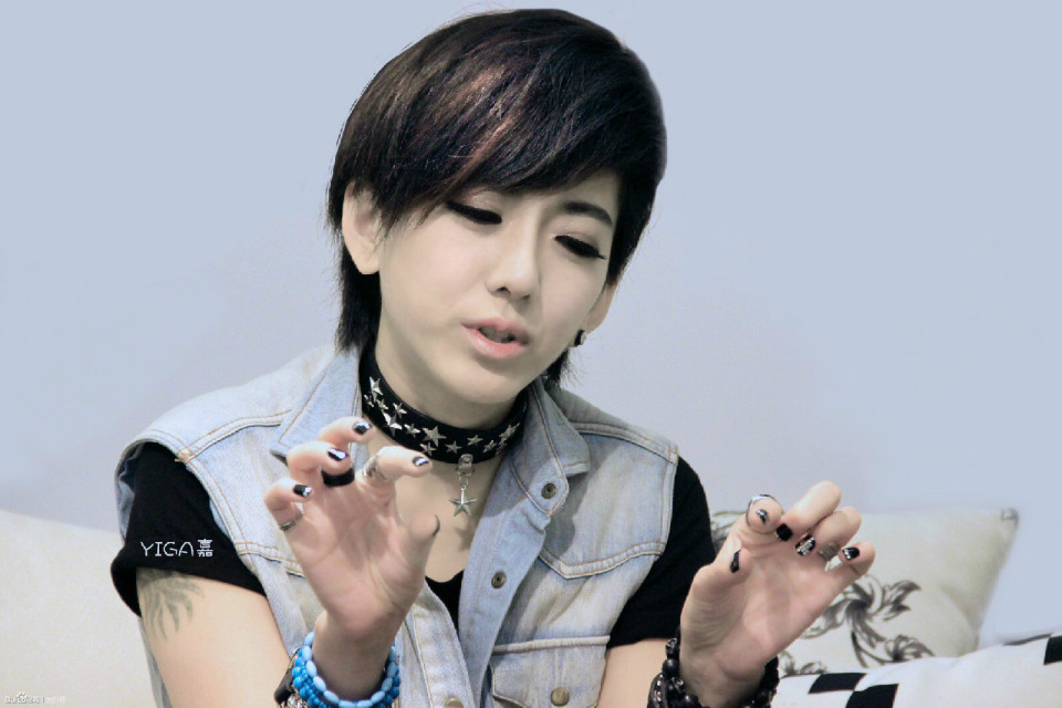 "顶流快女"刘忻:曾被陈晓力挺,缘何巅峰即陨落?选择大于努力