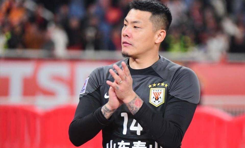 下场首发王大雷拿巴西国门举例高情商回应球迷骂国足初衷是爱