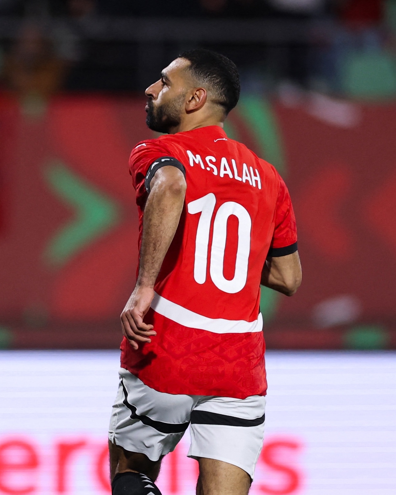 足壇一夜動態：伊薩克接受手術！薩拉赫非洲杯絕殺 皇馬前鋒租借里昂 - 