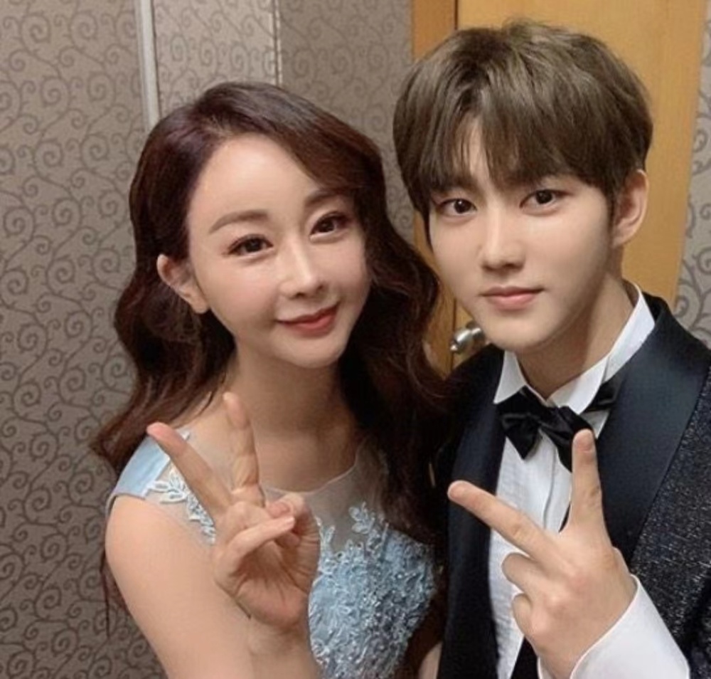 又一对姐弟恋失败,47岁咸素媛官宣离婚,和小18岁陈华结婚5年_腾讯新闻