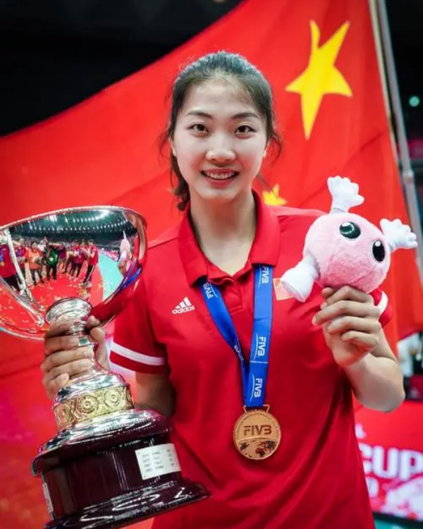 从2023年7月起,袁心玥成为女排队长,并随队参加2023年世界女排联赛