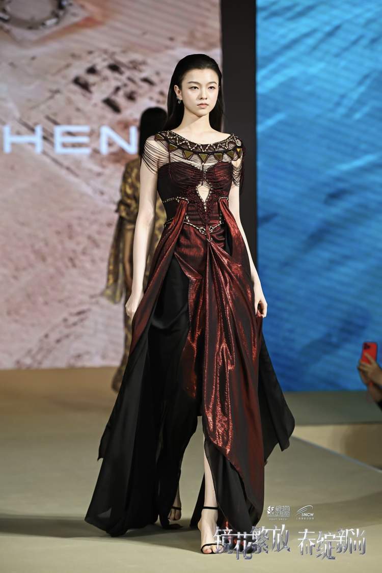 2014 2015 t台 时装秀 时装周 秀场 走秀 750_1125 竖版 竖屏