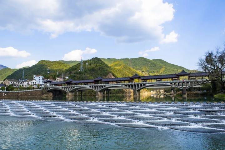 富阳龙鳞坝旁有家宝藏民宿