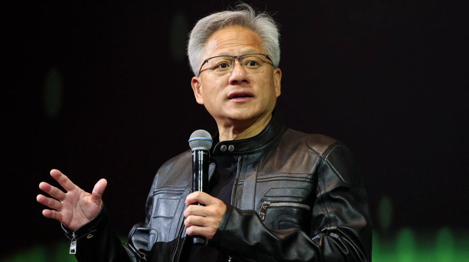 从扫厕所到千亿大佬，黄仁勋二刷北京炸酱面，烟火气藏着顶级格局_腾讯新闻