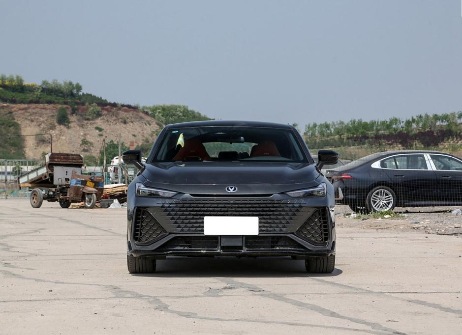 长安uni系列的开山鼻祖,uni-v的销量依旧坚挺,产品力不错