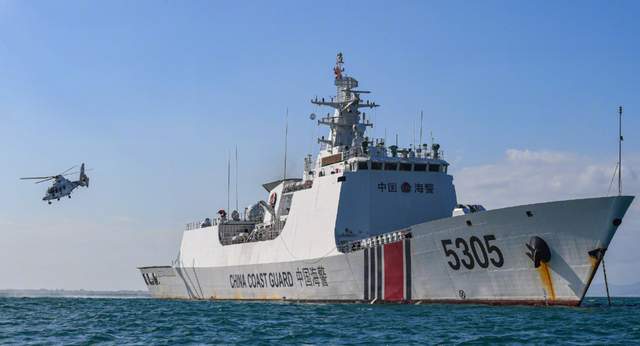 现场视频激动人心,中国海警船挡住航线,直接对菲律宾船只开炮_腾讯