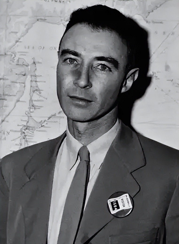 同是在这一年,【罗伯特·奥本海默】获得了德国【哥廷根大学】的博士