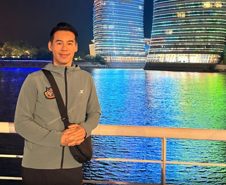 49岁tvb男星新店开业获贵宾捧场,曾眼红林峯做主角,自觉靓仔过他