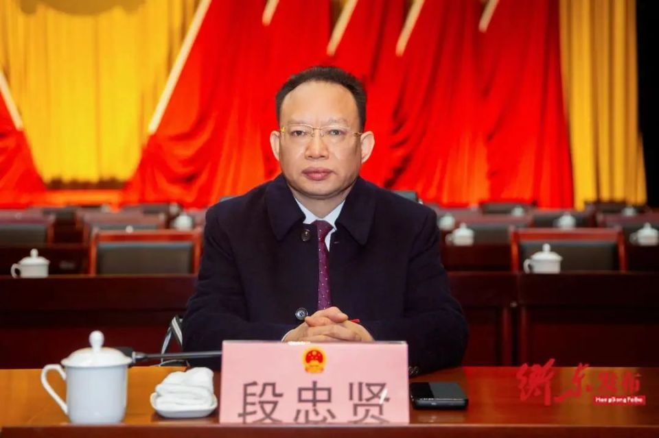 段忠贤,男,汉族,湖南衡东县人,1974年10月出生,1994年10月参加工作