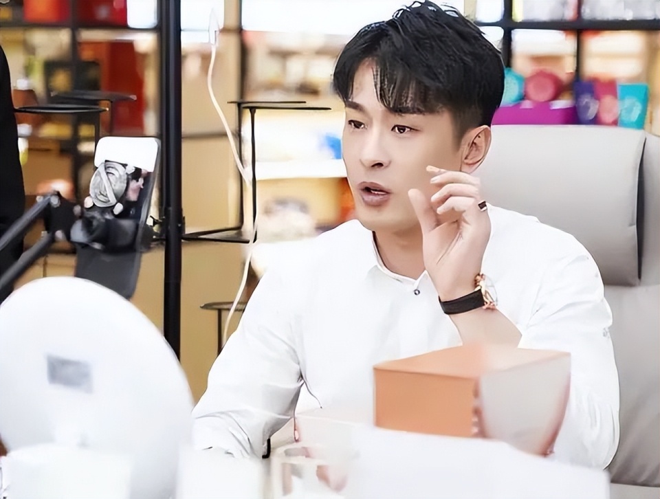 主播辛巴怒斥快手平台账号被封,是内斗还是在演剧本?