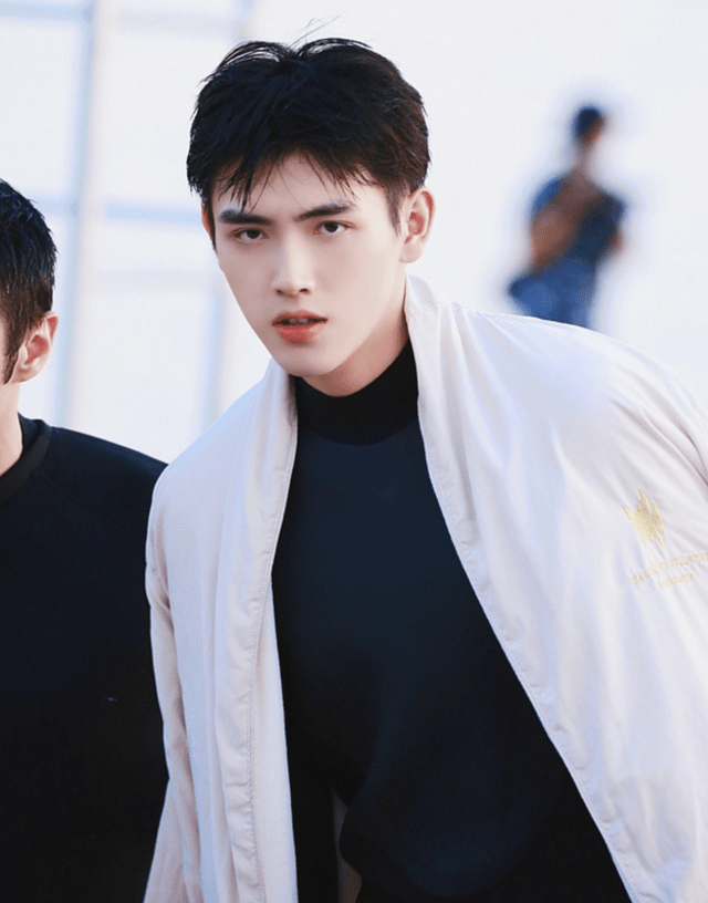 22岁陈飞宇与女网红床照曝光,女方生活照清纯可爱已结婚_腾讯新闻