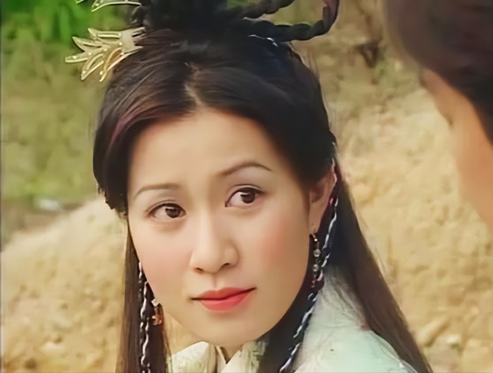 虽然演周芷若的时候佘诗曼只演了三年戏,但这部戏里面她就展现出了