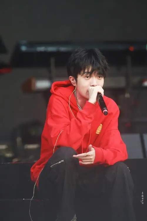 姜云升:争议与热度并存,用文字打入人心的道士rapper