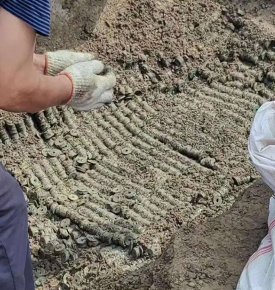 安徽一村庄发现大量古钱币，目击者称有三四千斤-腾讯新闻