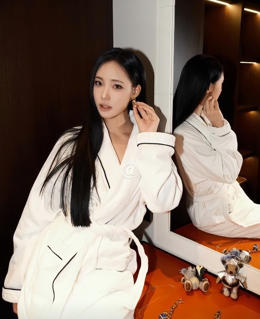 小S的第3個女兒發自拍照，14歲就很漂亮，外形完成驚艷蛻變 - 