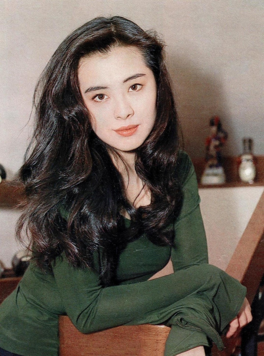 57岁王祖贤近况曝光,罕见晒出自拍照,化淡妆撩头发少女感十足