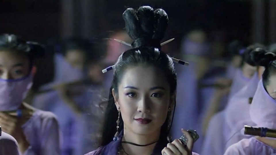 女星温翠苹遭当街家暴,曾出演《唐伯虎点秋香》,事后为男方开脱_腾讯