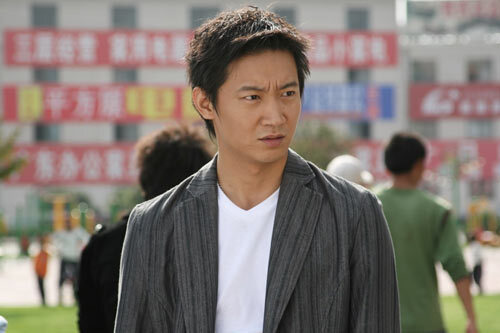 演员杨俊毅退圈十三年近况曝光,脸部发福认不出,曾与陈法蓉交往