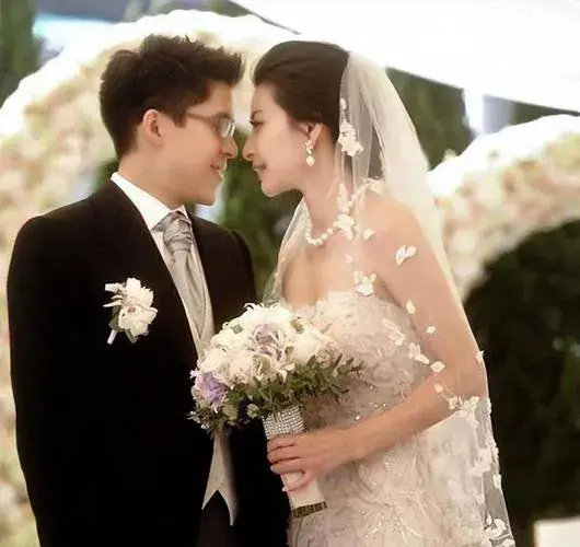 到了次子霍震寰,他迎娶女