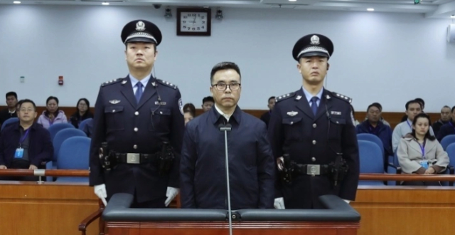 被判死缓 刘连舸受贿、违法发放贷款案一审宣判_腾讯新闻