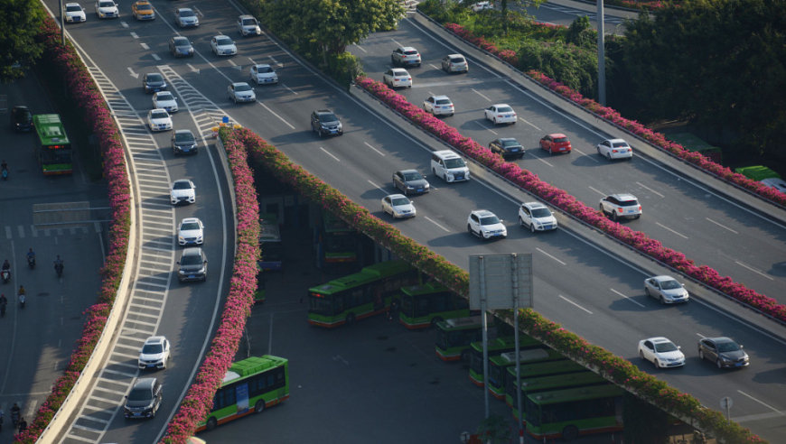 道路养护资金已陷困境：缺口高达50%，“油电不同权”急需破局