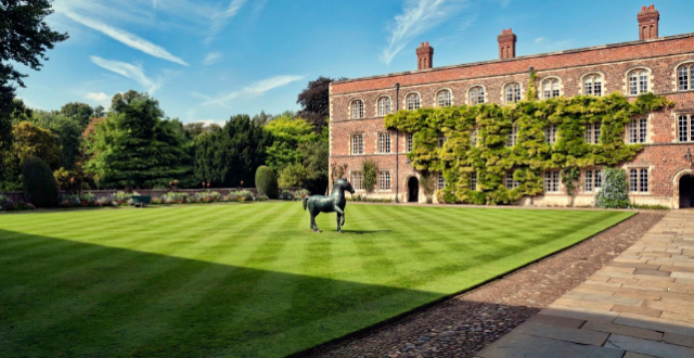 超两万英国学生被要求提前偿还贷款，多所高校呼吁英政府停止立即追款缩略图