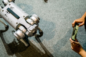 Wang Xingxing Addresses Yushu Robot Incident on Zhihu: Explains Accidental Shutdown
