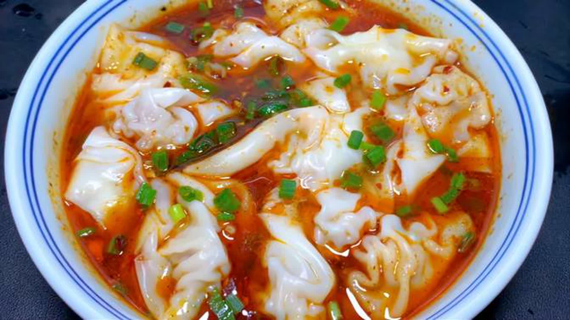 四川特色红油抄手，关键在调馅和料汁，做一次吃一周，比馄饨还香_腾讯新闻