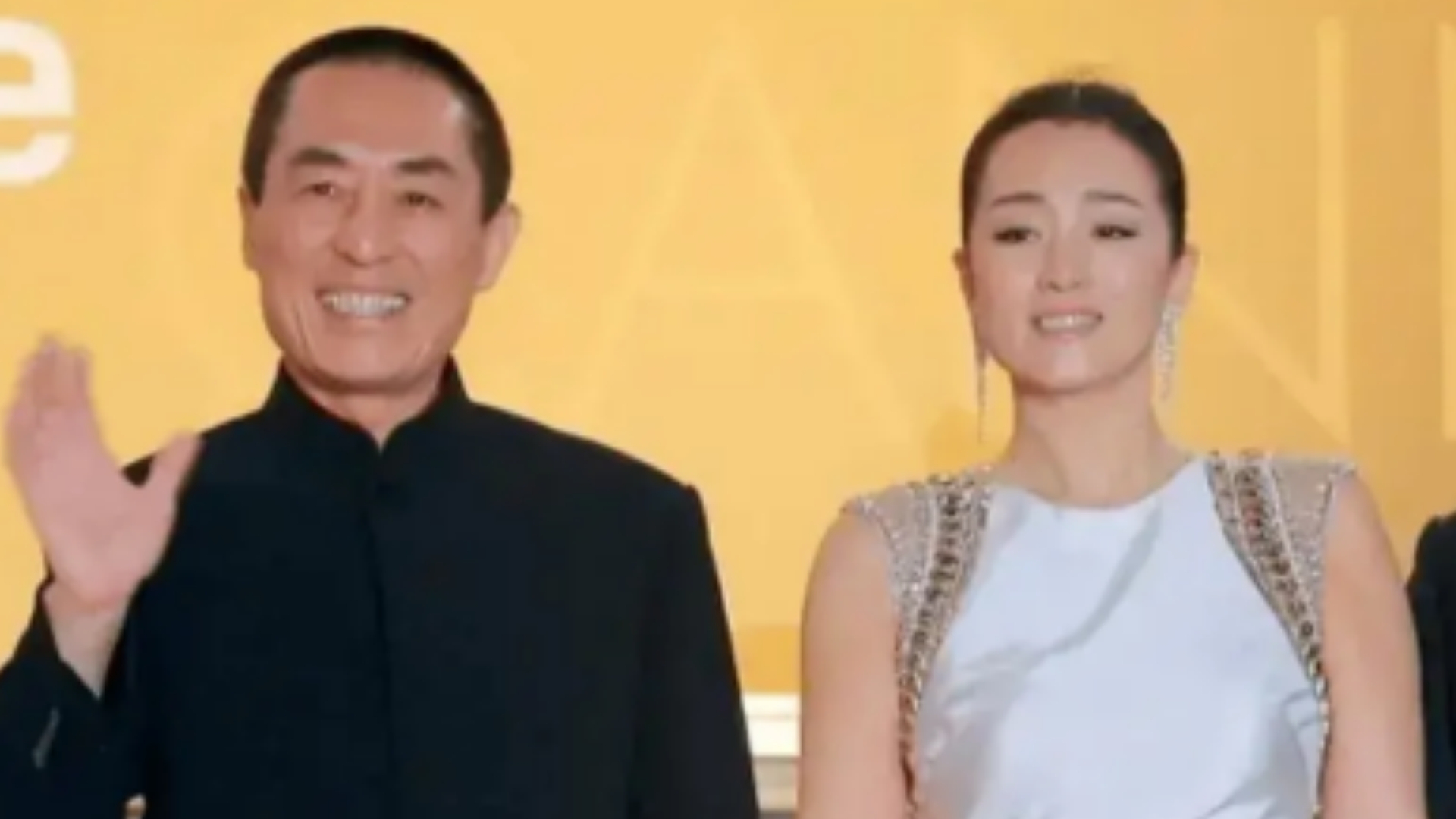 向太称巩俐张艺谋因一纸婚书分手，巩皇赌气嫁人，男方彻夜痛哭_腾讯新闻