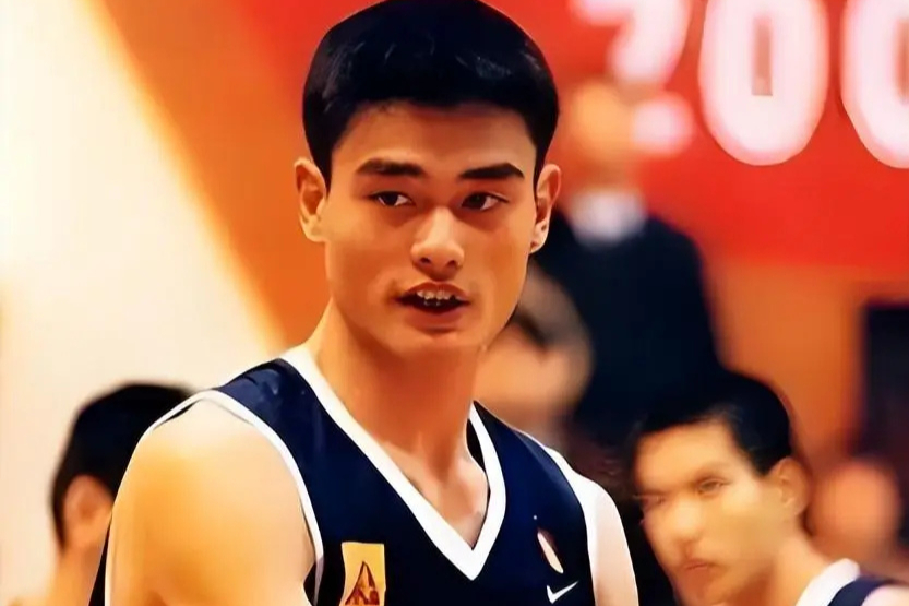  姚明现身上海男篮夺冠之夜引回忆杀 24年前陪你看球的人还在吗？