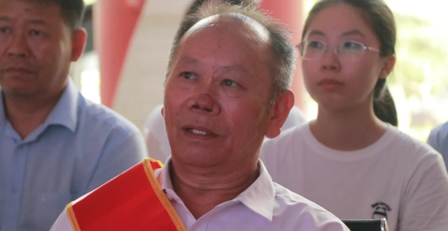 为救人被咬掉鼻子 老人获评中国好人