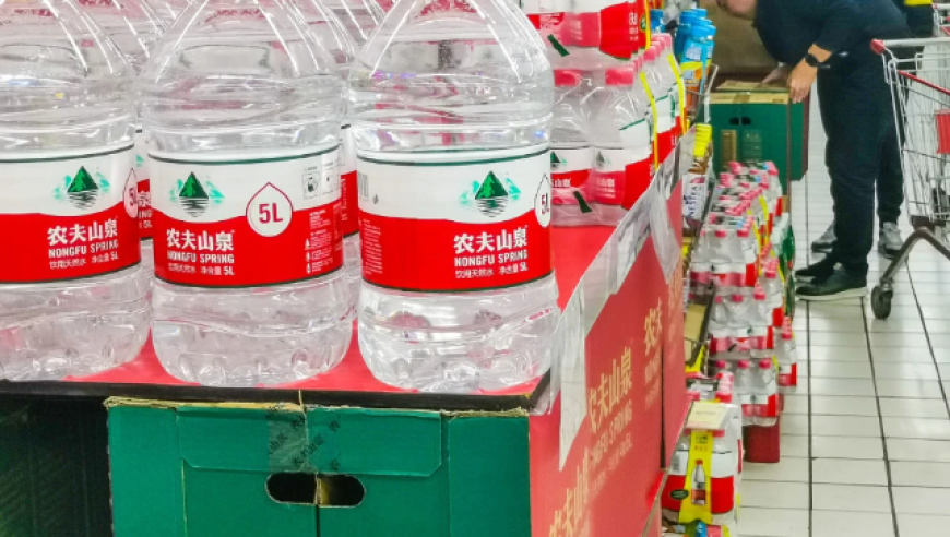 农夫山泉上半年营收同比增16%，净利润88.9亿超预期，茶饮料成增长引擎