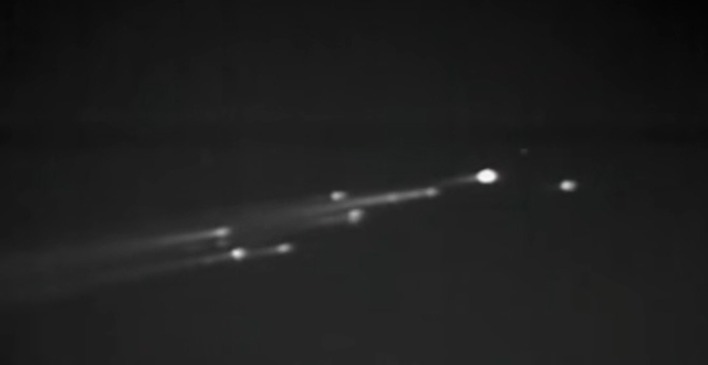神二十进入“黑障区”：天空划出火流星 舱外温度可达上千摄氏度_腾讯新闻