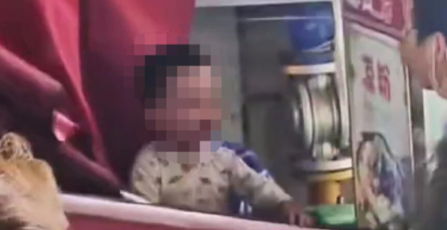 目击者回应男童10楼坠下向旁人求抱抱：大家都不敢抱，怕有内伤缩略图