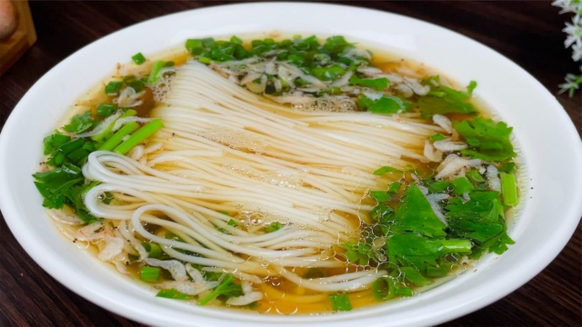 热汤面好吃有诀窍，教你面馆不外传秘诀，汤色清澈，营养又美味_腾讯新闻