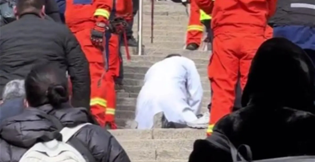 男子登泰山时突然倒地昏迷，知情人：已不幸去世，遗体运回了老家_腾讯新闻