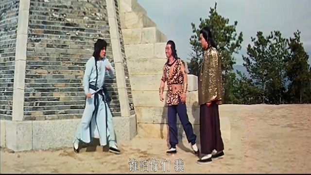 成龙拿神鞭大侠名号想吓敌人，连鞭子都抽不出来_腾讯新闻