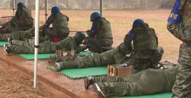 士兵打靶时中弹身亡，台防务部门负责人却连打靶标准作业程序都答不出_腾讯新闻