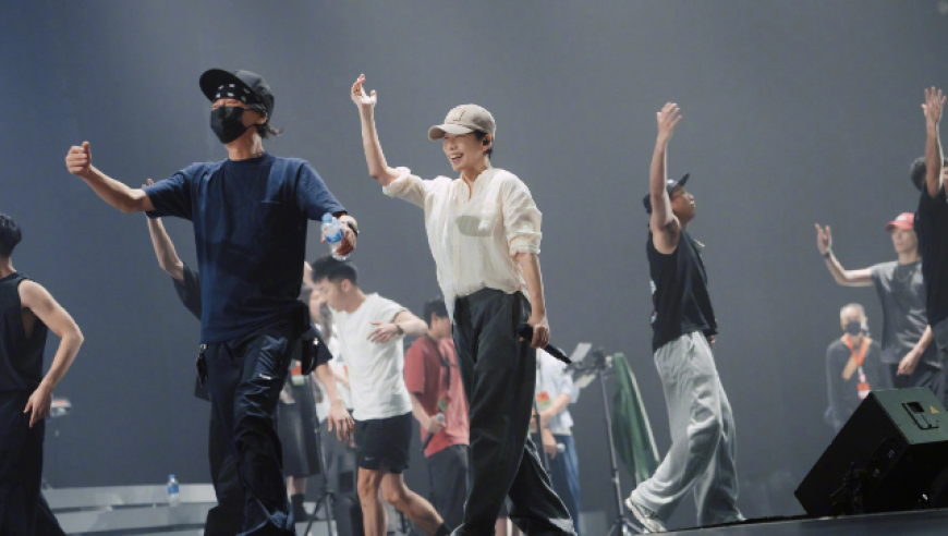 林忆莲香港「回响」演唱会封神现场，一首《沉沦》直接震撼全场