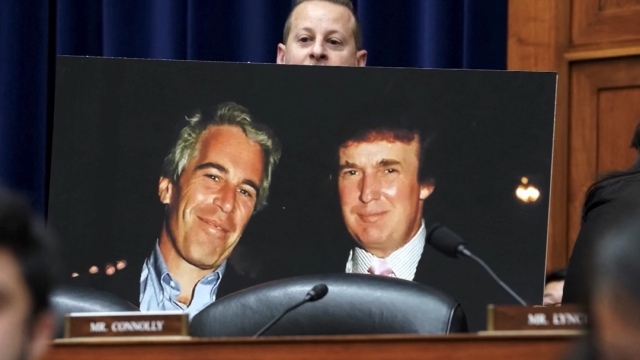 特朗普与玛乔丽·泰勒·格林决裂，震惊了“让美国再次伟大”（MAGA）的支持者_腾讯新闻