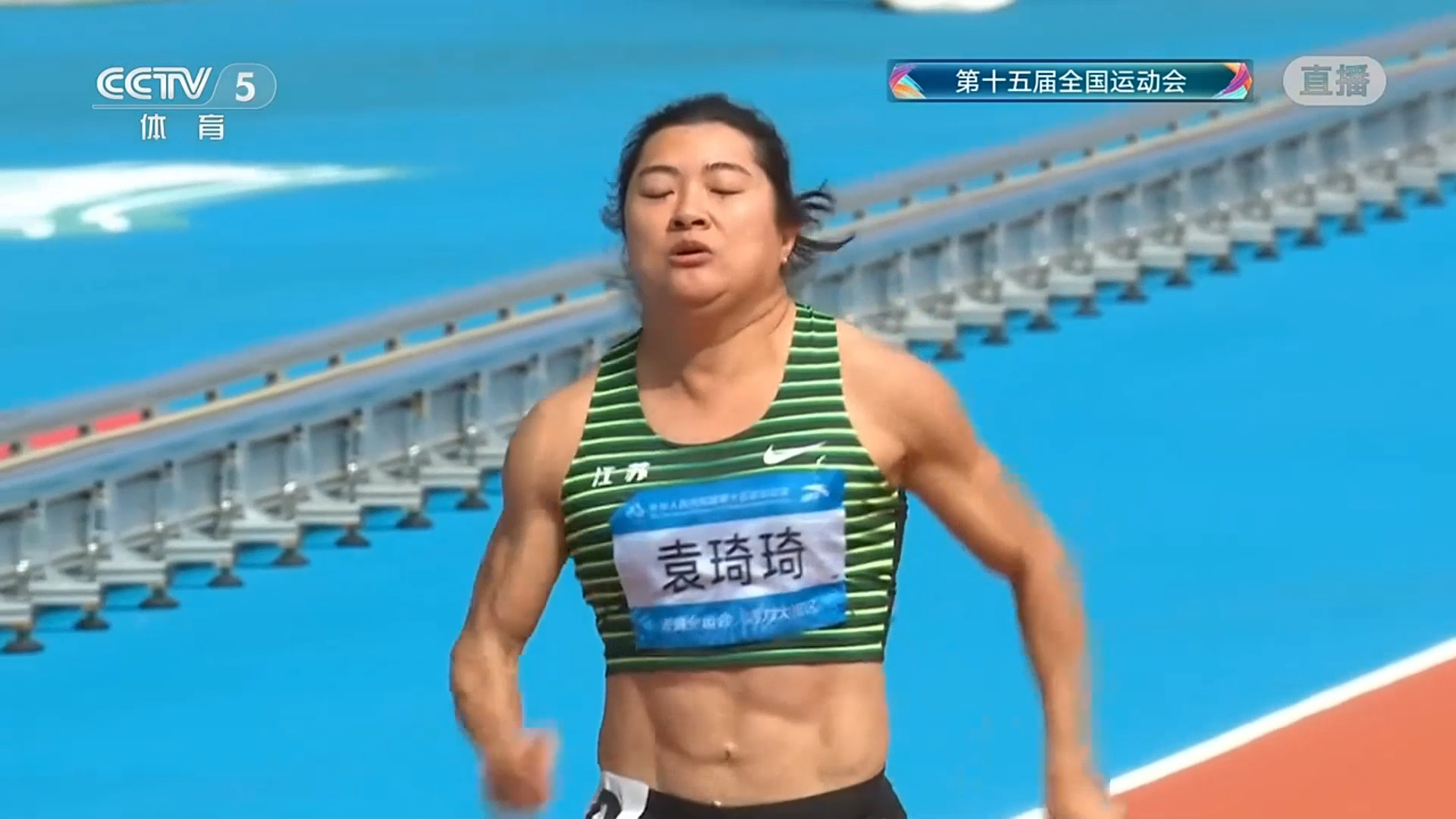 4x100米接力预赛：林雨薇被淘汰仍微笑挥手 袁琦琦肌肉太抢镜_腾讯新闻
